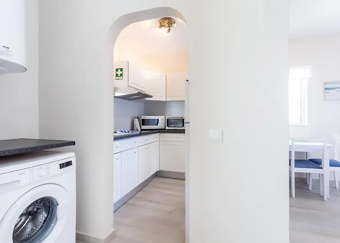 Mariners - Bright And Stylish - Walk To The Daire Luz