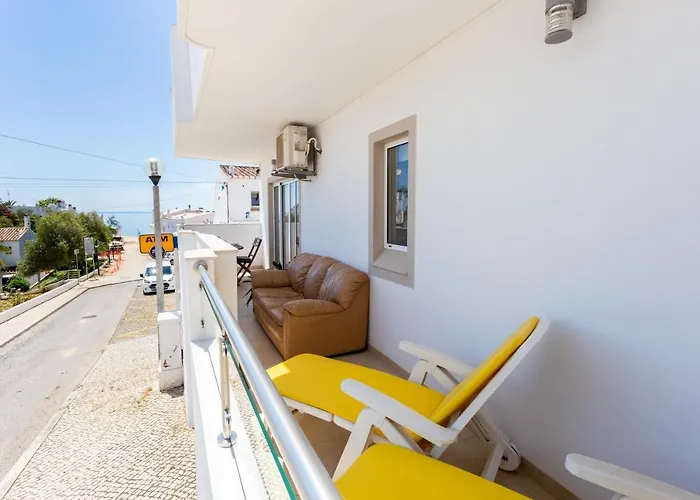 Mariners - Bright And Stylish - Walk To The Daire Luz